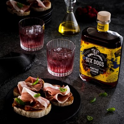 Six Dogs Pinotage Gin 六犬 皮諾塔吉紅酒琴酒 | 750ml NT$2,600 [43%] 4