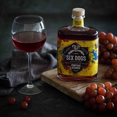 Six Dogs Pinotage Gin 六犬 皮諾塔吉紅酒琴酒 | 750ml NT$2,600 [43%] 3